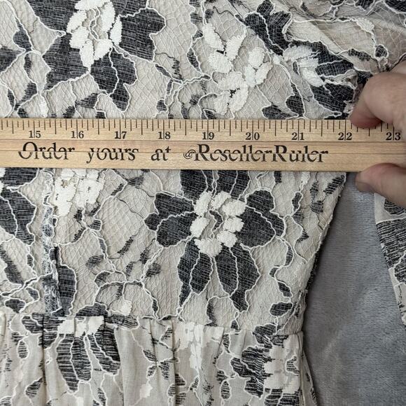 John Mark Blouse Womens XL Tan Black White Floral Lace Bell Sleeve Raw Hem Boho - Picture 9 of 11